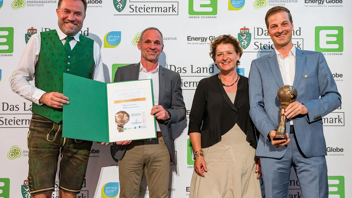 Bürgermeister Dieter Stangl (Michaelerberg-Pruggern), Ulrich Höring und Bürgermeister Thomas Reingruber (beide Gröbming) mit Landesrätin Ursula Lackner