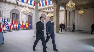 French President Emmanuel Macron and Ukraine s President Volodymyr Zelensky arrives for a meeting with International leaders during the Coalition of the Willing Summit, at The Elysee presidential Palace in Paris, on September 4, 2025 Eliot Blondet Pool Bestimage Paris France PUBLICATIONxNOTxINxFRAxUKxUSAxAUSxBEL Copyright: xEliotxBlondetx/xPoolx/xBestimagexEliotxBlondetx/xPoolx/xBestimagex