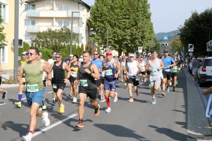 An die 150 Läufer hatten sich am Start am Hauptplatz eingefunden, um ihre Sportlichkeit unter Beweis zu stellen.
