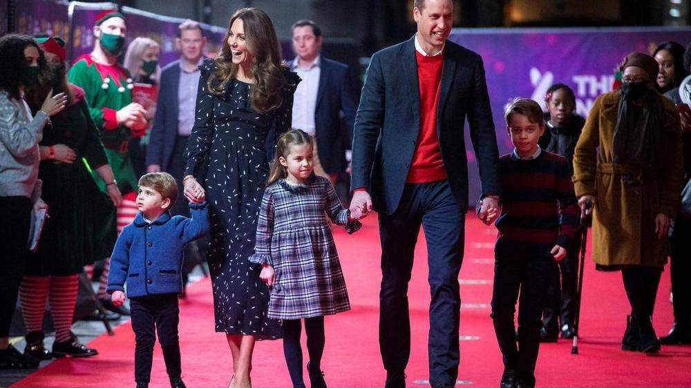 Prinz William und Herzogin Kate besuchen mit ihren Kindern eine Pantomime-Vorstellung in London