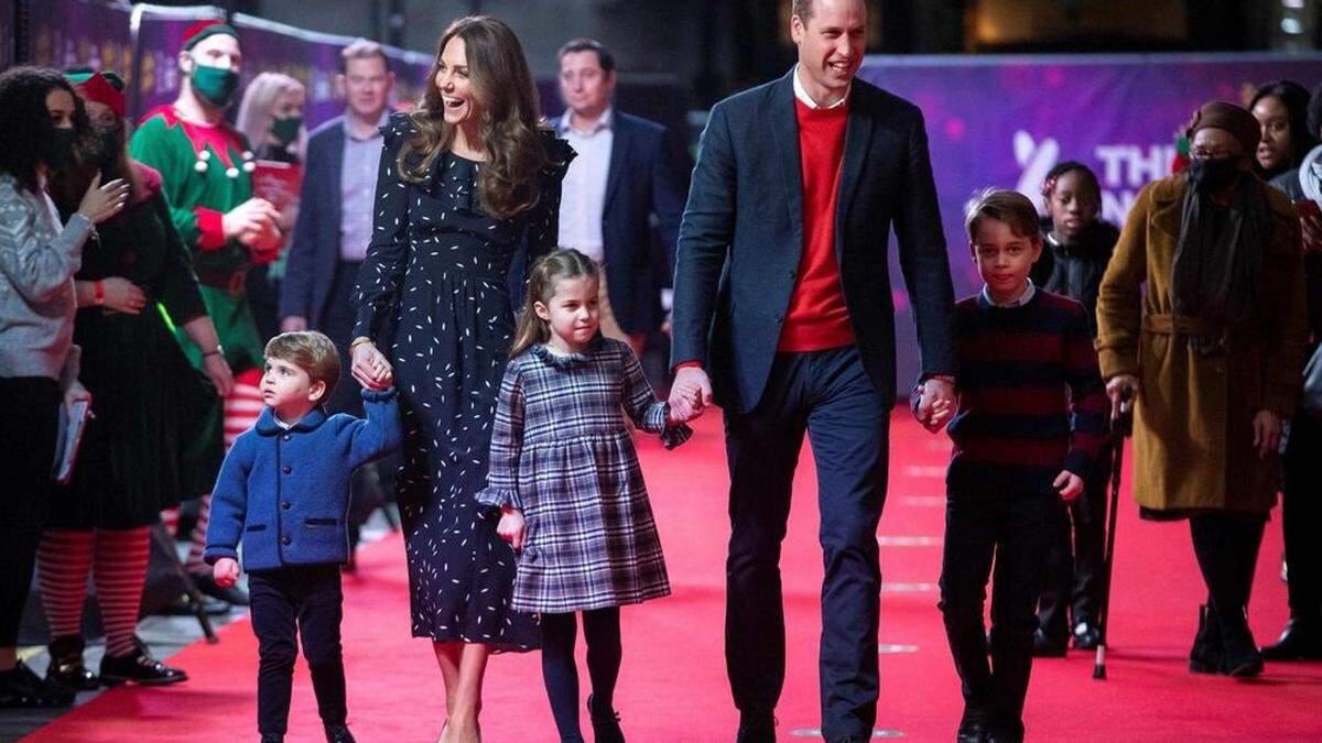 Prinz William und Herzogin Kate besuchen mit ihren Kindern eine Pantomime-Vorstellung in London