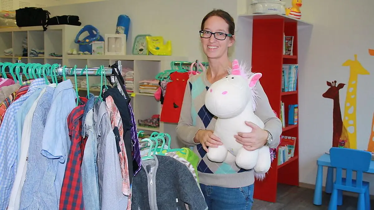 Michaela Schwinger in ihrem Second-Hand-Geschäft "Michis Kinderland"