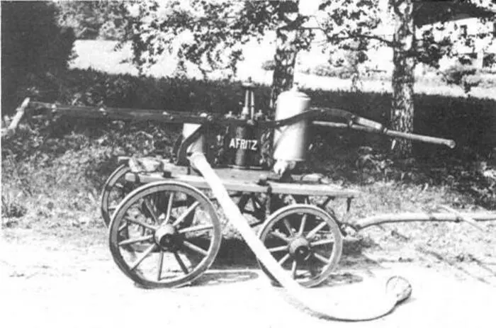 Die Handkraftspritze wurde 1889 unter Hauptmann Johann Huber aufgenommen
