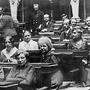 Marie Tusch war 1919 eine der ersten acht Frauen im Parlament (dritte Reihe links)