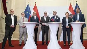 Allzu zufriedene Gesichter bei den Verhandlern von Bund und Ländern: Wenn es ums Geld, sollte dies skeptisch machen.