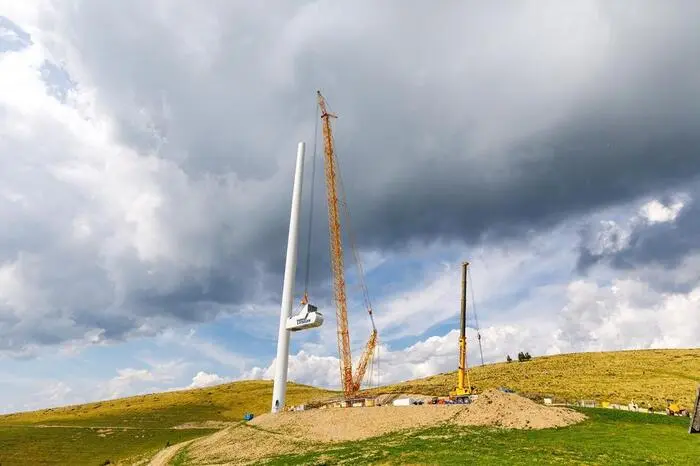 Das Windrad wird 180 Meter hoch sein und somit eines der größten in ganz Europa.