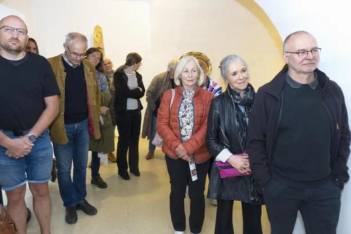  Die Eröffnung der Ausstellung fand mit zahlreichen Kunstinteressierten und Ehrengästen statt.