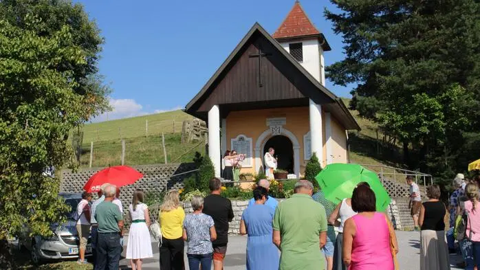 Auf Einladung der Landjugend Voitsberg fand bei der Schablbauerkapelle in Voitsberg am Marienfeiertag wieder die traditionelle Kräutersegnung mit zahlreichen Besuchern statt.