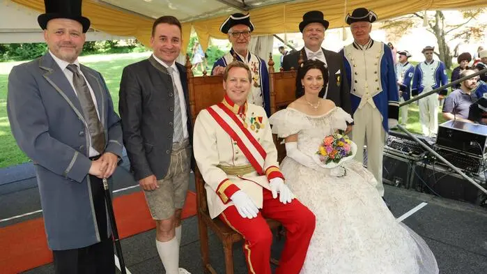 Sissi und Franz Josef mit Gefolge begrüßten die adeligen Gäste.