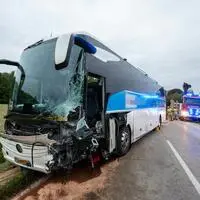 Der ramponierte Bus.