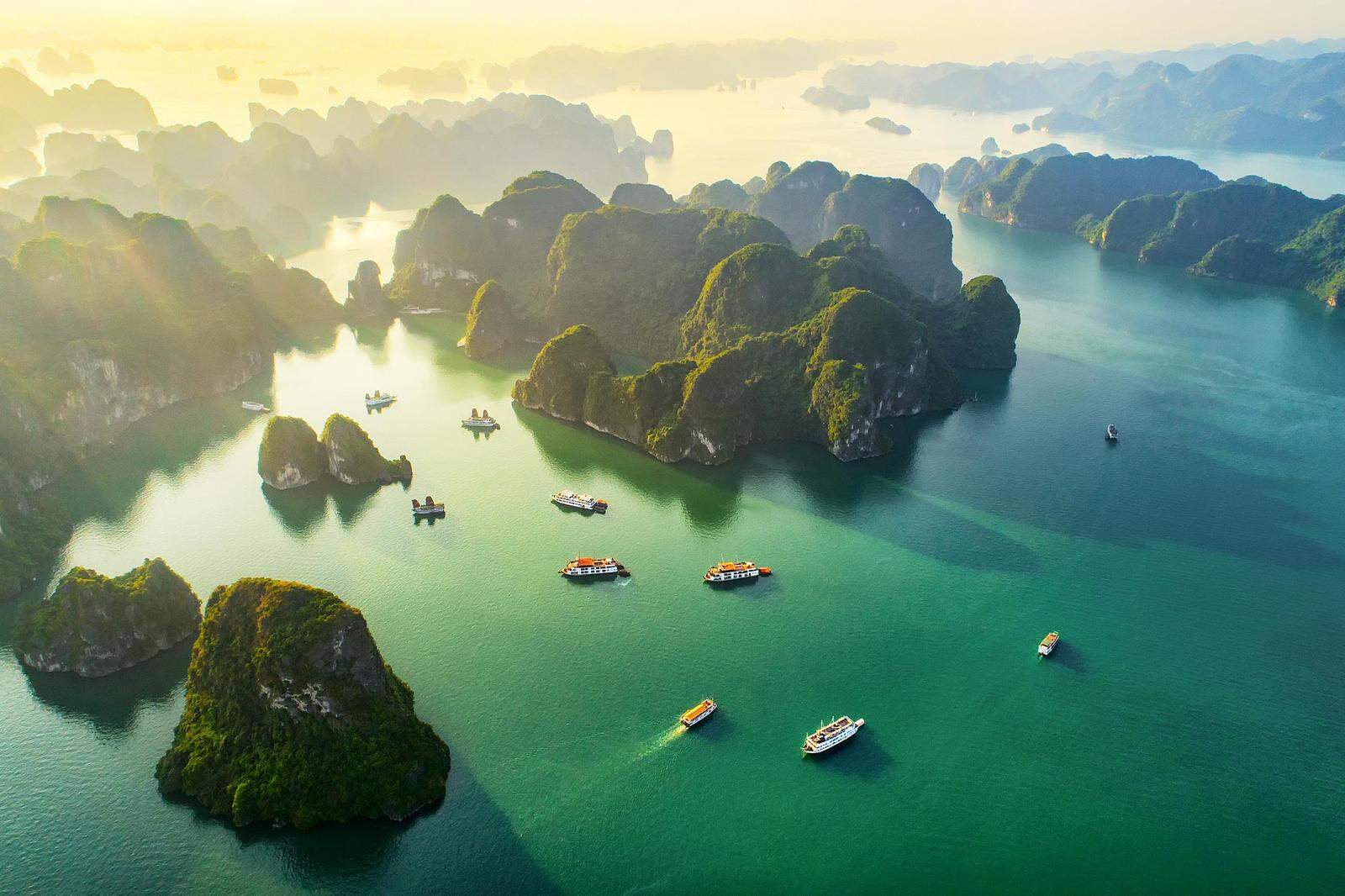 Die berühmte Halong-Bucht in Vietnam