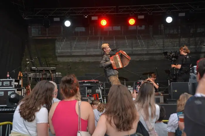 Danach begeisterte Felix Muhr mit seiner Ziehharmonika die Menge.