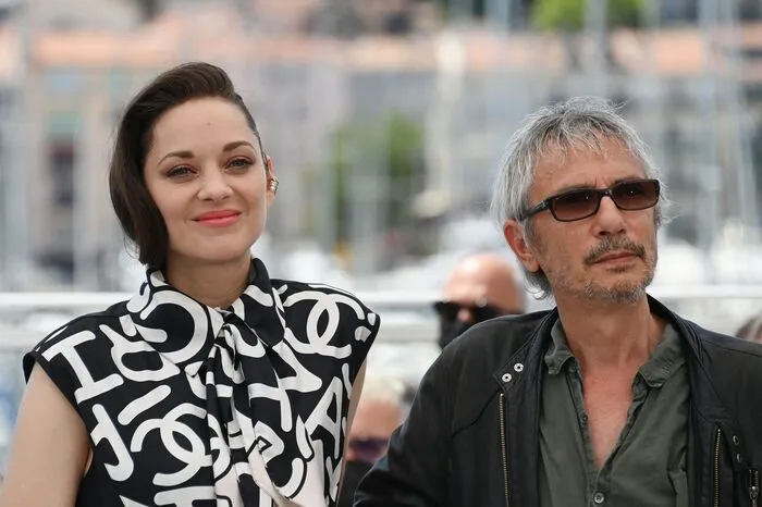 Posieren in Cannes für den neuen Film ("Annette"): Schauspielerin Marion Cotillard und Regisseur Leos Carax.