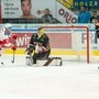 Die Rotjacken bissen sich an Ex-KAC-Goalie David Madlener die Zähne aus