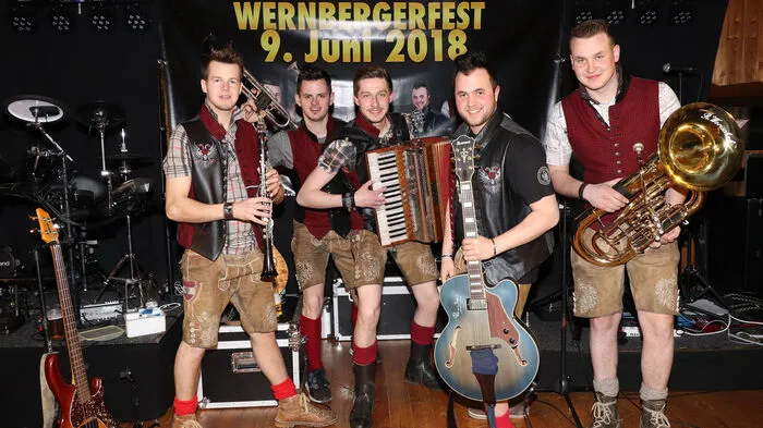 Musikalisch untermauert wurde das ganze Spektakel durch "Die jungen Wernberger" mit Daniel Reinsperger, Hansi Leitner, Manuel Wieltschnig, Patrick Rader und Johannes Auernig. Neu im Programm war ein großes Disco-Zelt mit den „DJ’s vom Land“ mit Emanuel Gailer und Florian Kraßnitzer.