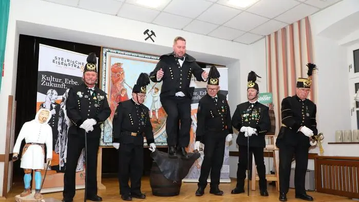 Die Barbarafeierlichkeiten der Knappschaft Vordernberg mit FPÖ-Klubchef Marco Triller und Obmann Harald Schörkmayer.