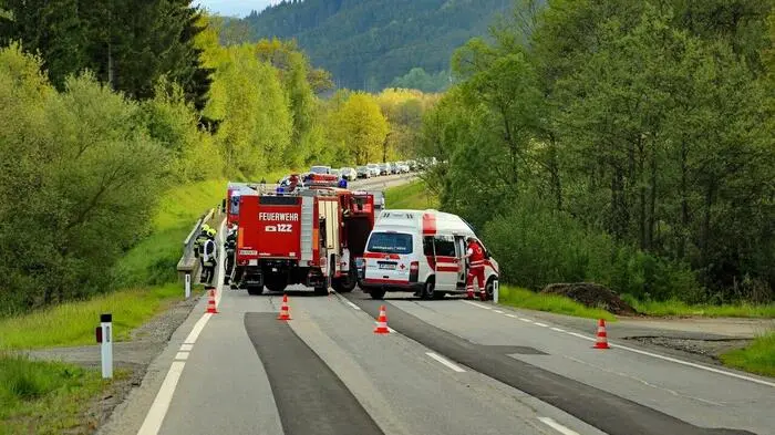 Die Lenkerin war mit ihrem Auto von St. Marein-Feistritz kommend in Richtung Knittelfeld unterwegs als sie die Sonne geblendet haben dürfte.