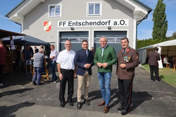 Höhepunkt des Festes war die feierliche Übernahme des renovierten Rüsthauses.