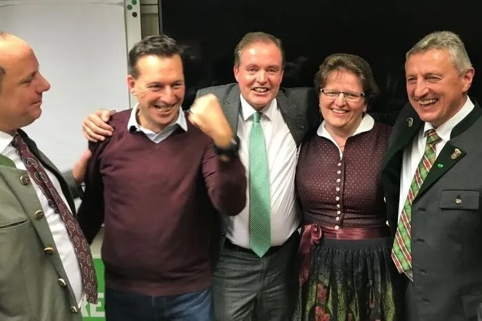 Silvia Karelly wird in den Landtag einziehen und auch für Andreas Kinsky (2.v.l.) schaut es gut aus, dass er das Mandat ergattert.
