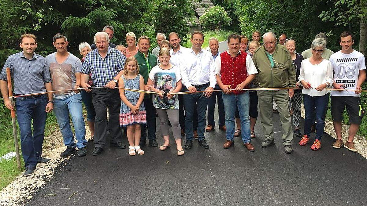 Auch die Anrainer waren bei der Wegeeröffnung 