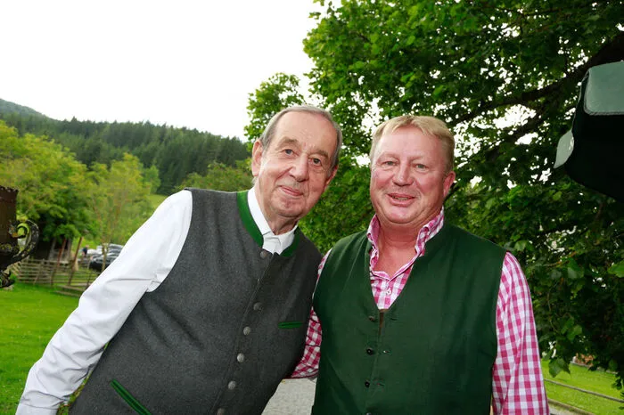 ... Gastgeber Heinz Reitbauer mit Gastronom des Jahres Franz Grossauer ...