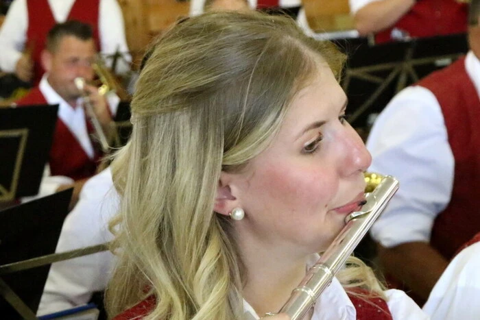 Der gelungene Auftakt erfolgte bereits am Samstagnachmittag mit dem Einmarsch der zwölf Musikkapellen aus dem Bezirk und der Gastkapellen. 