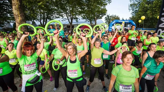 Hunderte Frauen nahmen am Samstagabend die 4,2 Kilometer lange Strecke durch den Europapark in Angriff. Gewonnen hat - wie schon im Vorjahr - Cornelia Wohlfahrt.
