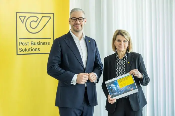Barbara Potisk-Eibensteiner, Finanzvorständin, Österreichische Post AG, und George Wallner, geschäftsführender Leiter der Post Business Solutions GmbH, bei der Präsentation der neuen Digitalisierungsstudie