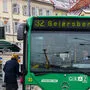 Zwischenfall bei einem Bus der Linie 32: Bei einem Unfall mit einem Pkw wurde ein Fahrgast schwer verletzt