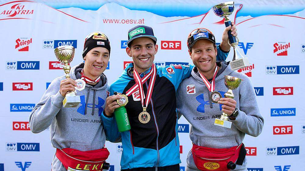 Philipp Orter (Mitte) steht ganz oben auf dem Siegerpodest mit Mario Seidl (links) und Bernhard Gruber