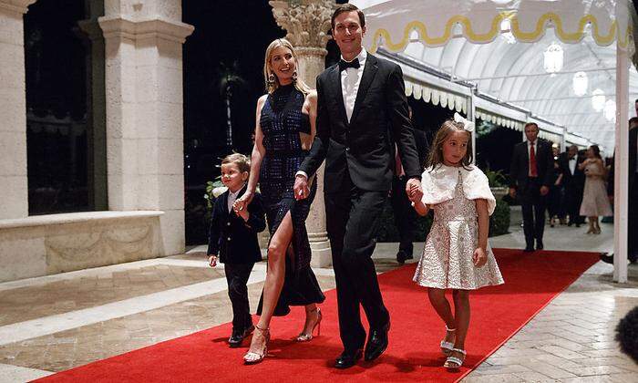 Auch Trumps Schwiegersohn Jared Kushner und Tochter Ivanka Trump feierten den Jahresauslang im Mar-a-Lago-Resort in Palm Beach 