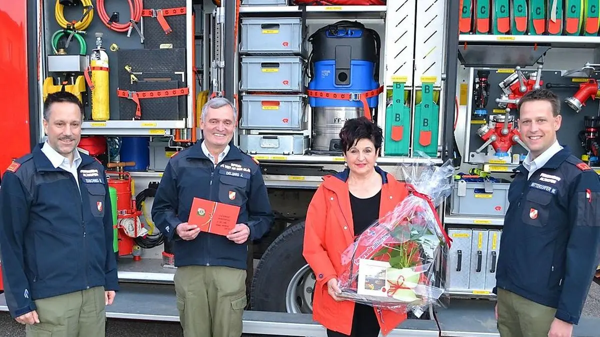 Althofener Lions-Präsidentin Wilma Warmuth. Kdt.-Stv. Markus Zuschnig, Kdt. Johann Delsnig und Kameradschaftsvertreter Wilhelm Mitterdorfer dankten. (von links nach rechts)