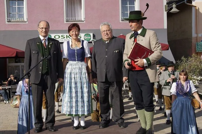 MGV-Obmann Hermann Schöffauer (r.) konnte auch Landesobmann Alfred Hudin, Bezirkschorleiterin Gabi Winkler und Bezirksobmann Johannes Brandegger begrüßen.