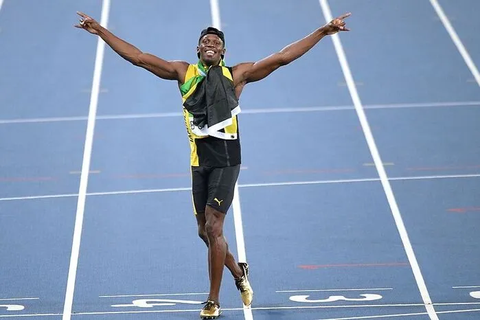 "Ich versuche einer der Größten zu sein, zwischen Ali und Pele." Sprintstar Usain Bolt sieht sich nach 200-m-Gold auf einer Stufe mit Sportikonen wie Boxlegende Muhammad Ali oder Fußballheld Pele. "Ich habe den Sport aufregend und für die Menschen interessant gemacht. Ich habe die Leichtathletik auf einen Sockel gestellt." Bolt zu seinen Verdiensten für seinen Sport.