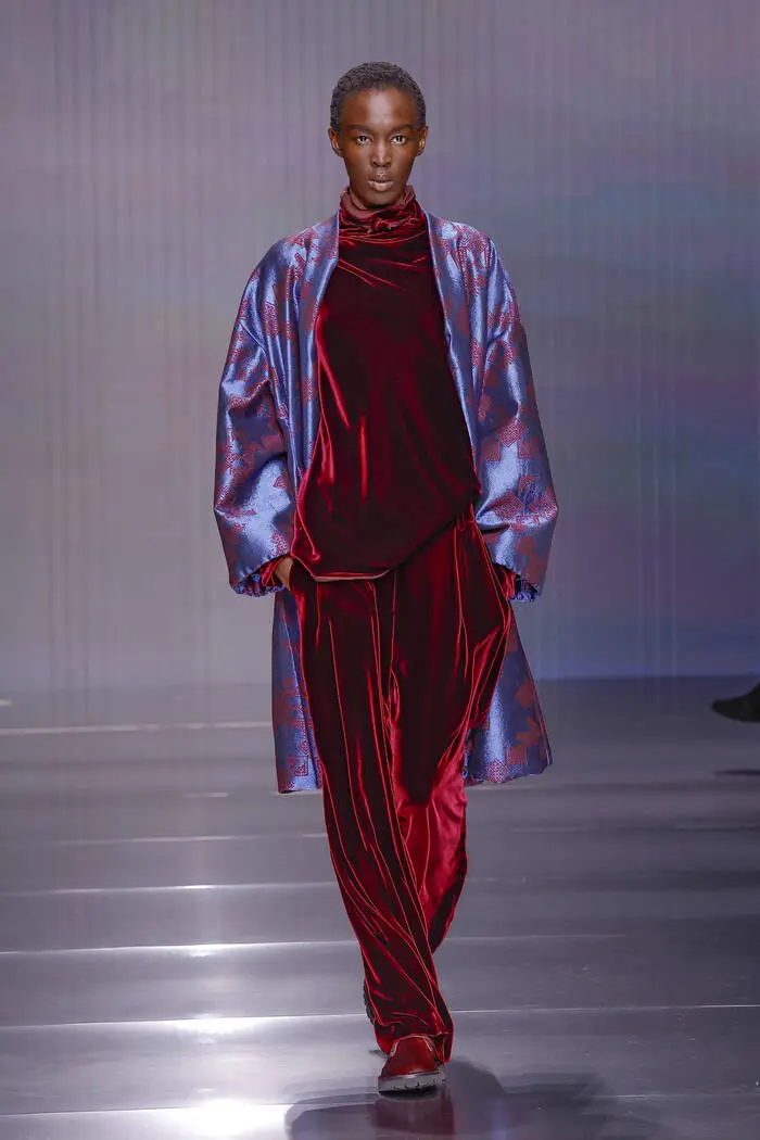 Purple und Samt – eine unschlagbare Kombination (Giorgio Armani)
