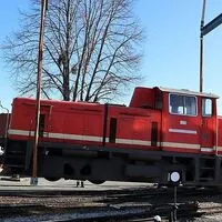 Die Diesellok war früher auf der Zillertalerbahn im Einsatz