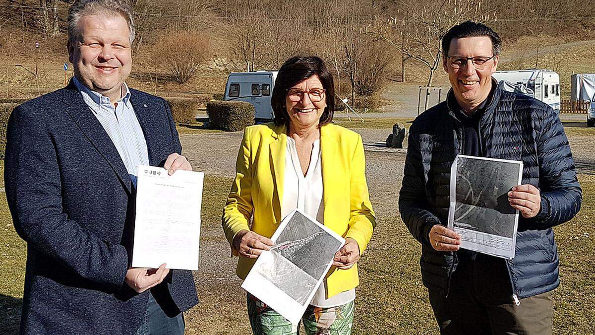 Bürgermeisterin Christine Siegel (ÖVP) mit den Vizebürgermeistern Michael Karl (ÖVP) (l.) und Werner Jogl (SPÖ) (r.)