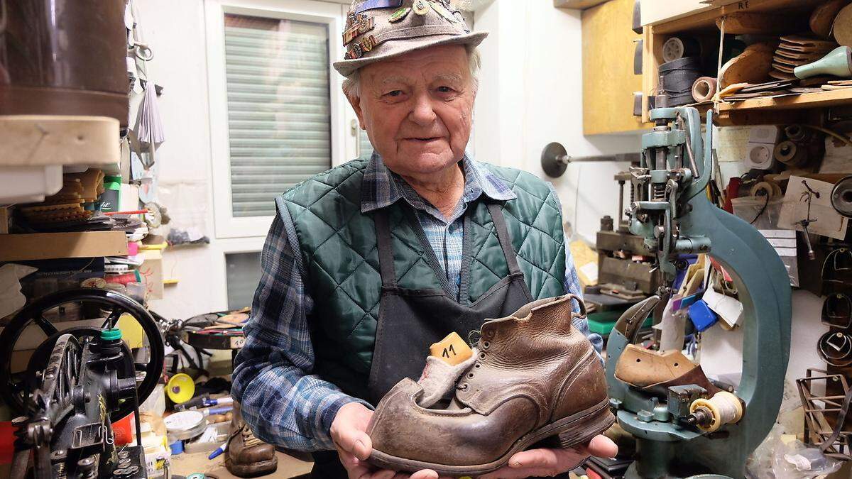 Ludwig Herrisch ist seit über 80 Jahren Schuhmacher mit Leib und Seele