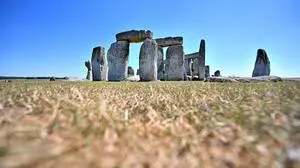 Das mystische Stonehenge , eine der berühmtesten Sehenswürdigkeiten Englands. Der berühmte Steinkreis Stonehenge in Großbritannien. Wiltshire Salisbury United Kingdom *** The mystical Stonehenge , one of the most famous landmarks in England The famous stone circle Stonehenge in Great Britain Wiltshire Salisbury United Kingdom Copyright: xRolfxPossx 