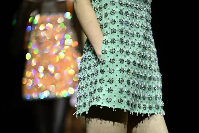 Generell steht die Fashion Week in diesem Jahr im Zeichen der neuen Ausrichtung von Gucci. Kreativdesigner Sabota De Sarno setzt mehr auf Purismus.