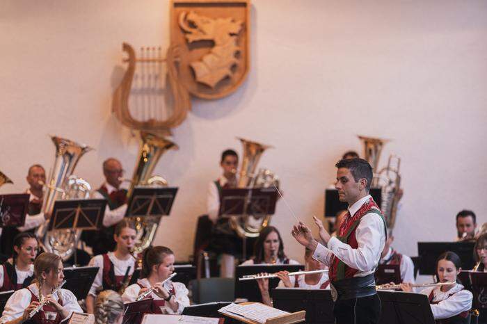 Die Musikkapelle Gaimberg unter der Leitung von Thomas Frank lädt am Freitag zum Jubiläumskonzert
