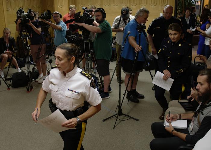 die leitende Ermittlerin Rhonda Blackmore bei einer Pressekonferenz in Regina