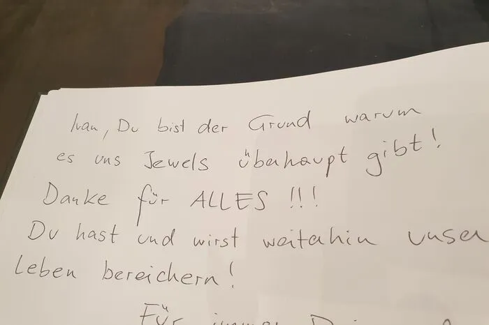 Insgesamt wurden vier Bücher mit jeweils 500 Seiten aufgelegt.