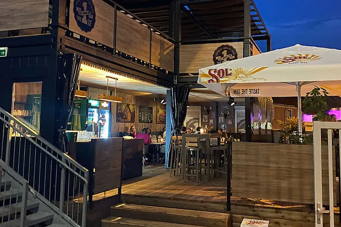 Beim Steakhouse mit zweistöckiger Freiluft-Lounge "The 1st Eat-Drink-Ink" in St. Veit lautet das Motto: "Lass die Sonne in die Stadt."