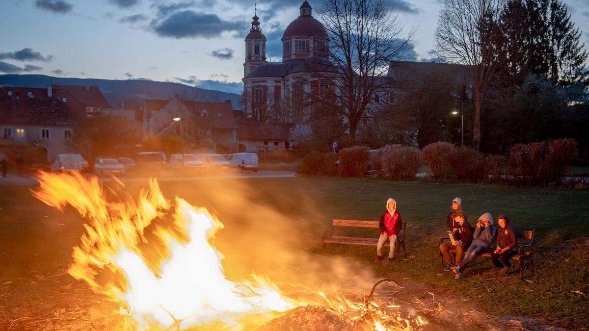 Für die Genehmigung von Osterfeuern ist der jeweilige Bürgermeister zuständig