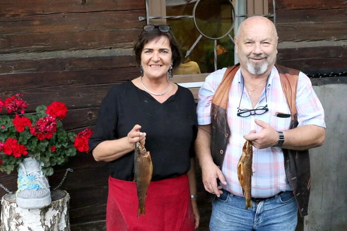 Die Rede ist vom allseits bekannten „Radlerstop“ von Evelin und Franz Leitgeb (Foto) nahe der „Jacques Lemans-Arena“ in Unterbergen bei St. Veit. 