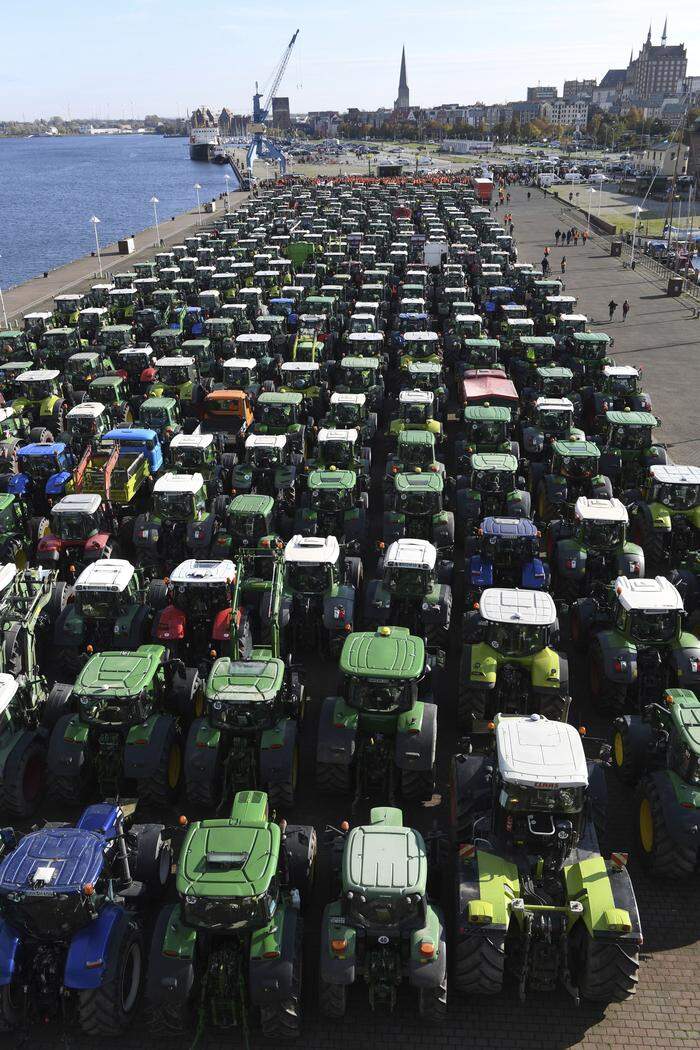 Tausende Traktoren bestimmten das Straßenbild