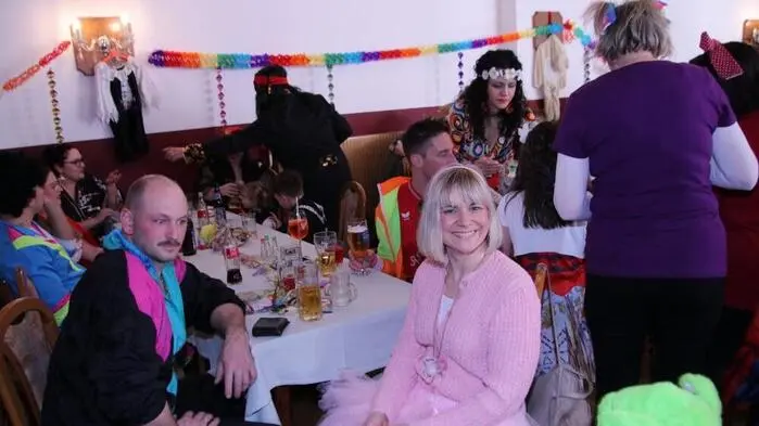 Die Frauenbewegung Edelschrott mit ihrer Obfrau Martina Holzmann lud auch heuer am vergangenen Samstag wieder zur „Faschingsparty für Groß und Klein“ in den Edelschrotter Hof ein.