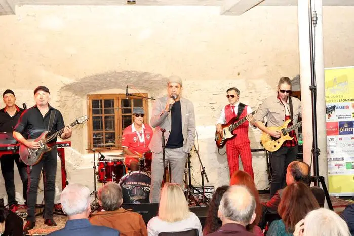 Dem Kulturring Straßburg unter Obmann Harald Klogger war es gelungen, die bekannte Top-Band „Dr. Südbahn & die SymPARTIE“ für einen Auftritt im Gurktal zu gewinnen.