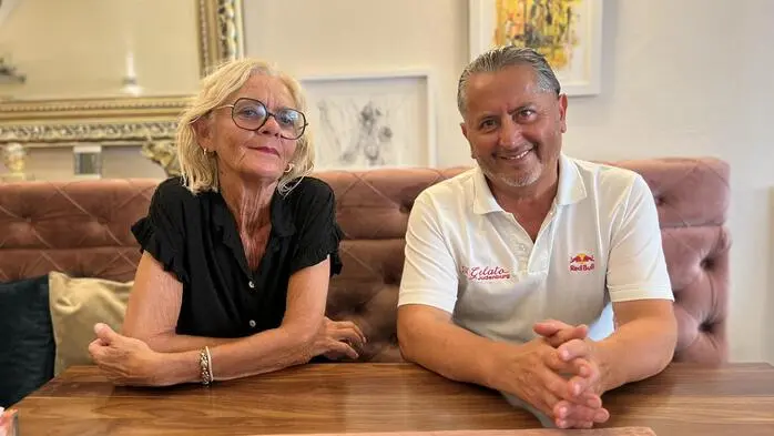 Livia Papst und Taip Rastoder im „Il Gelato“, wo Papsts Werke nun bis Ende August zu besichtigen sind